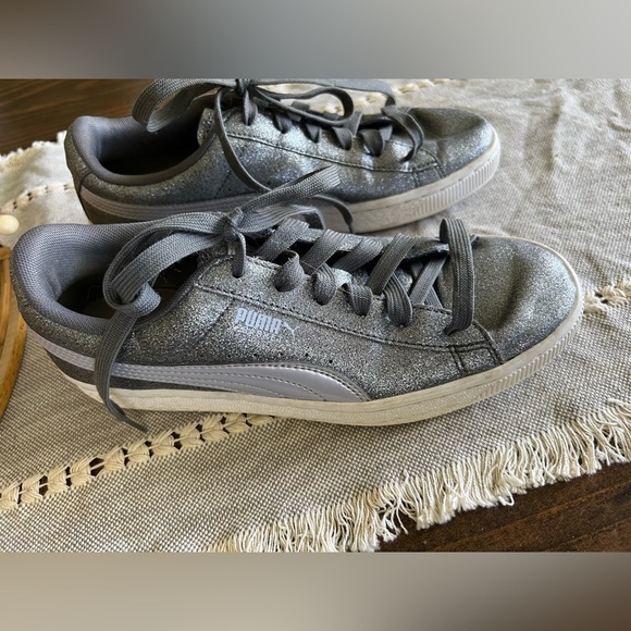 PUMA Silver sparkle glitter sneakers size 6.5, GUC, casual, sparkly women’s - Picture 1 of 6